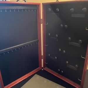 Jewelry storage cases